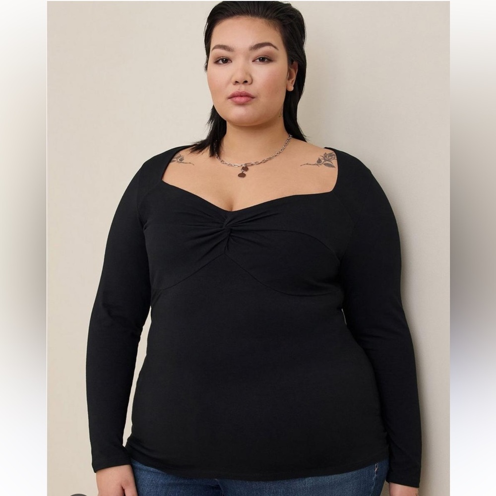 Torrid Womens Foxy Sweetheart Twist Front Top Size 2X Black Long Sleeve Stretch